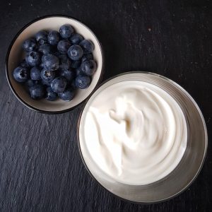 Joghurt mit Obst: einfach zuckerfreien Fruchtjoghurt selber machen