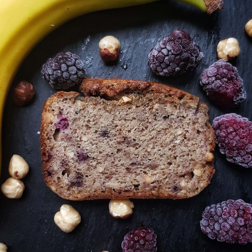 Saftiges Brombeer-Bananenbrot ohne Zucker