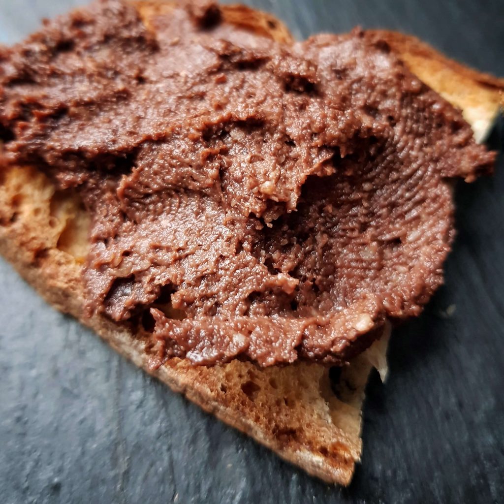 Brotaufstrich selber machen: Schoko-Nuss-Creme ohne Zucker, weil Nutella nicht in eine zuckerfreie Ernährung passt