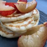 zuckerfreie Pancakes mit Pflaumen