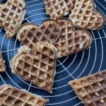 zuckerfreie Sauerteigwaffeln auf Gitter